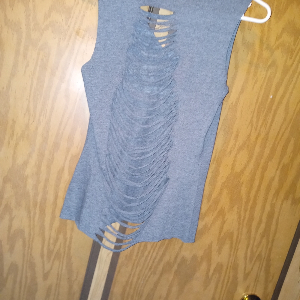 Backless shirt - Picture 2 of 2